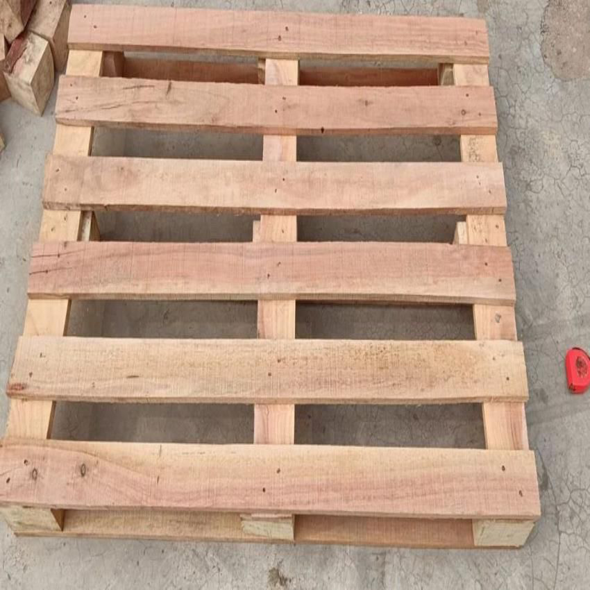 WOODEN PALLETS